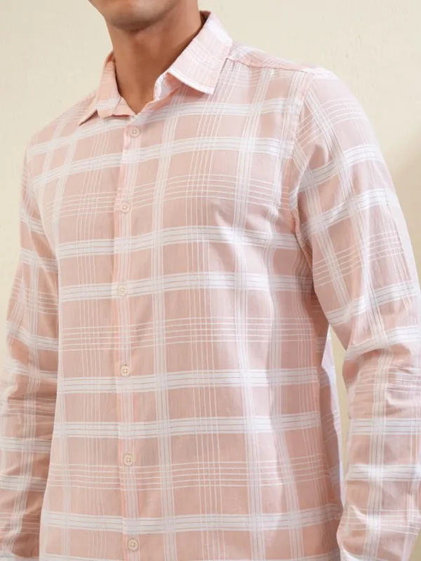 Locomotive Men Peach Checked Regular Fit Casual Shirt