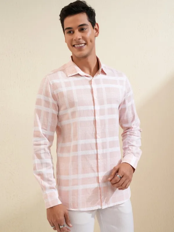 Locomotive Men Peach Checked Regular Fit Casual Shirt