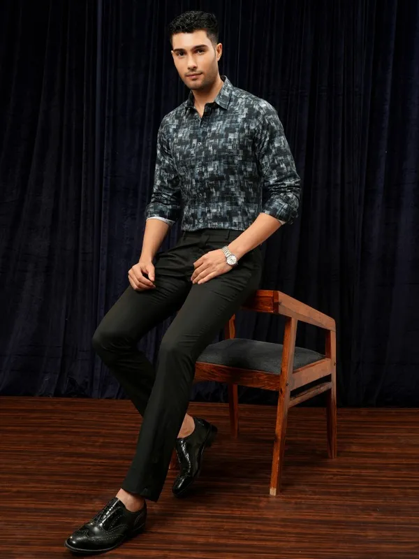 Locomotive Premium Men Teal Printed Slim Fit Casual Shirt