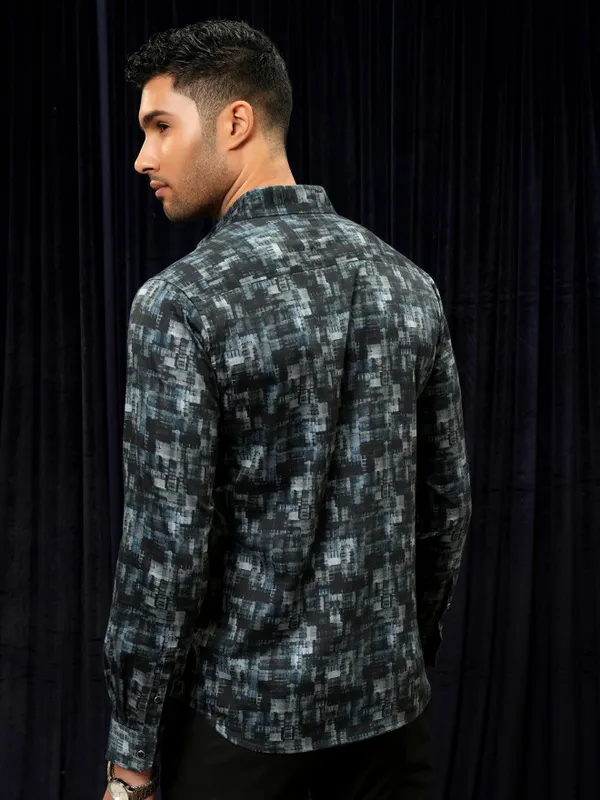 Locomotive Premium Men Teal Printed Slim Fit Casual Shirt