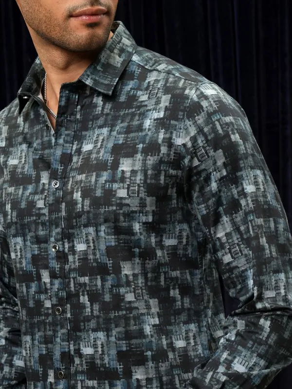 Locomotive Premium Men Teal Printed Slim Fit Casual Shirt