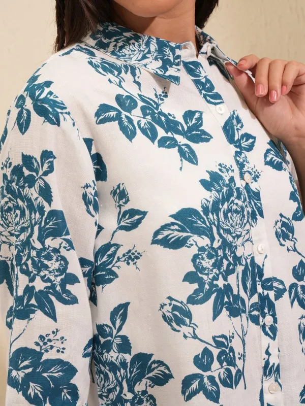 Vishudh Women Blue Shirt With Shorts Co-Ords