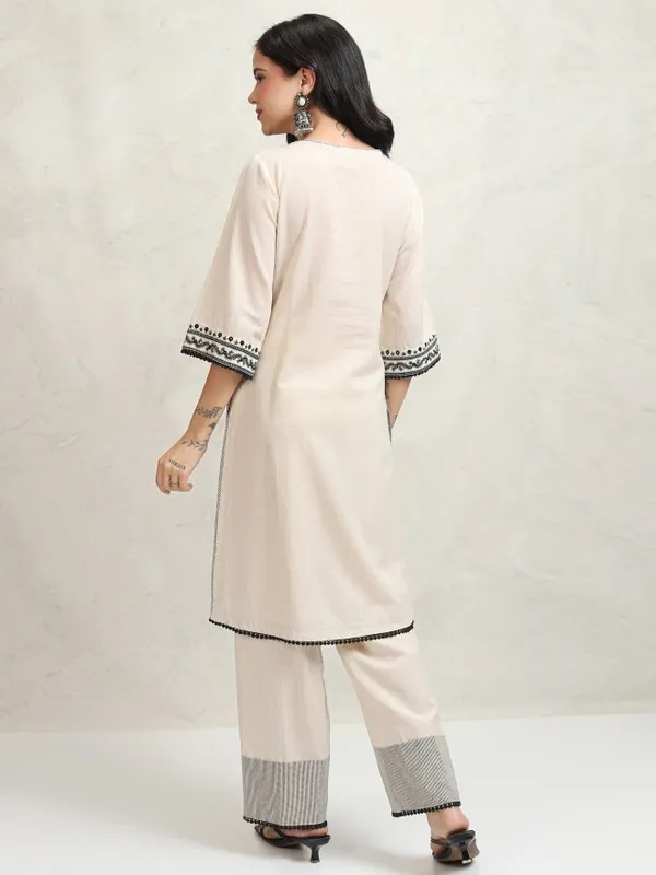 Vishudh Women White Embroidered Kurta With Trouser