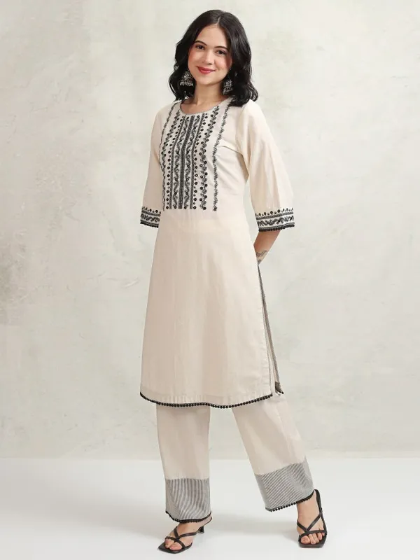 Vishudh Women White Embroidered Kurta With Trouser