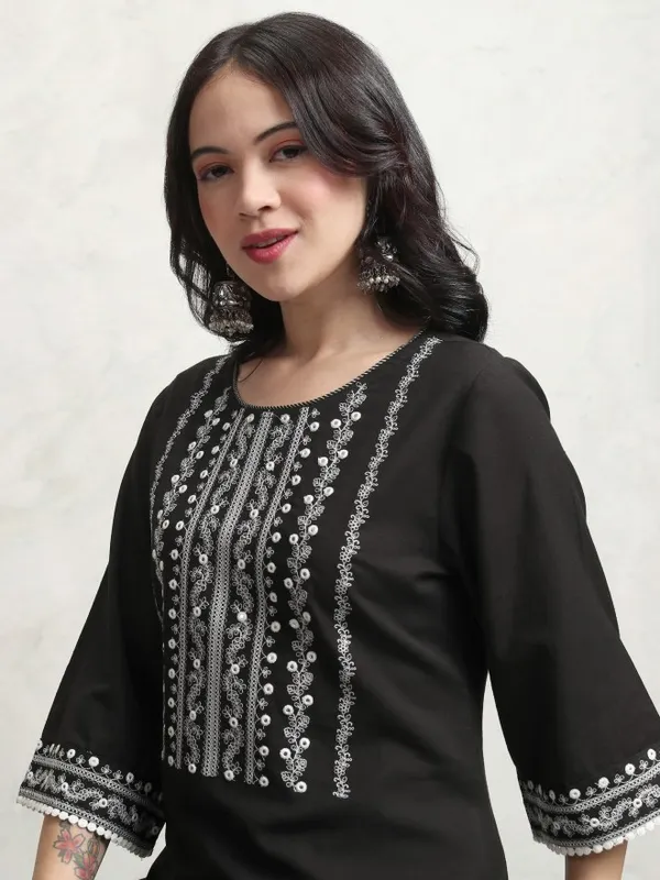 Vishudh Women Black Embroidered Kurta With Trousers
