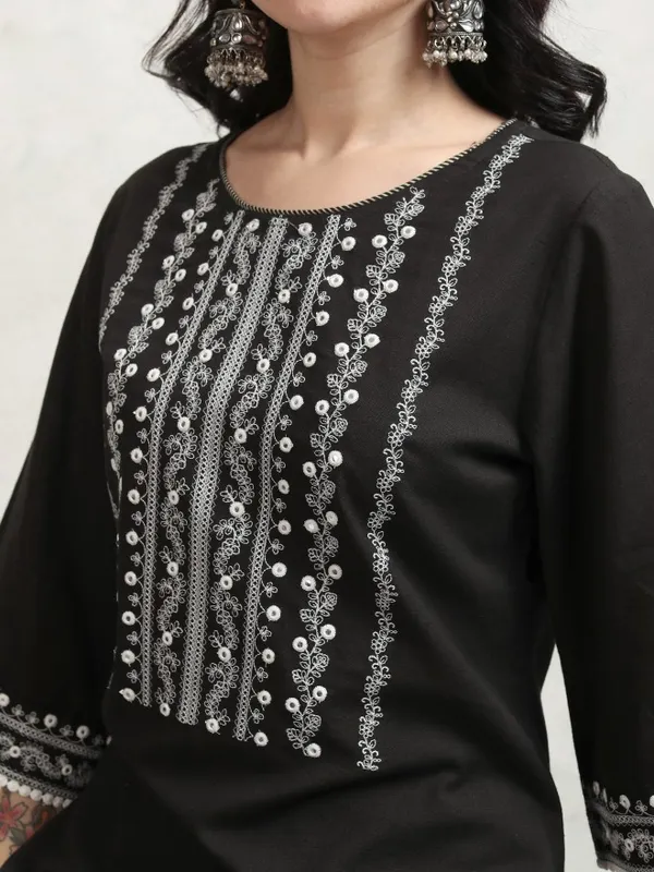 Vishudh Women Black Embroidered Kurta With Trousers