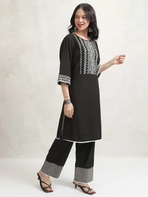 Vishudh Women Black Embroidered Kurta With Trousers