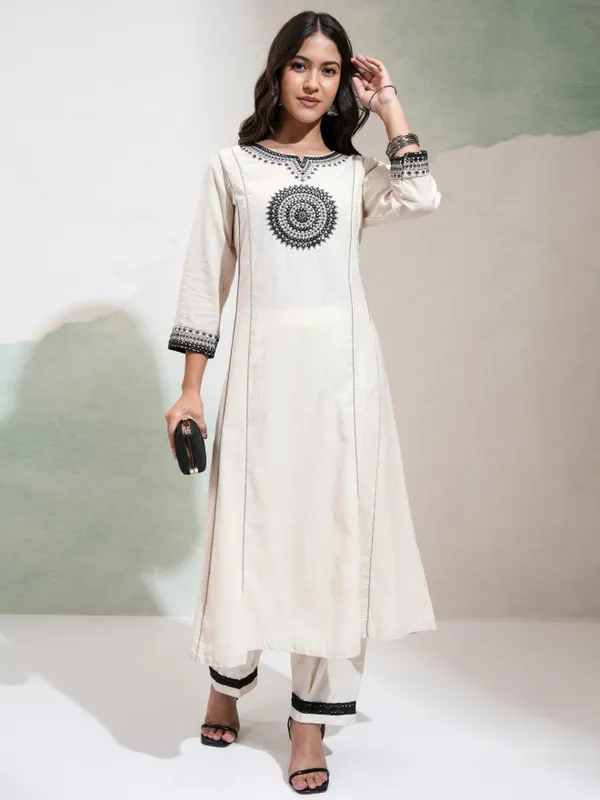 Vishudh Women Natural Embroidered Ethnic Kurta Set With Pants 