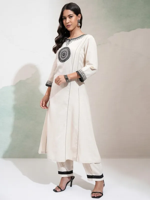 Vishudh Women Natural Embroidered Ethnic Kurta Set With Pants 