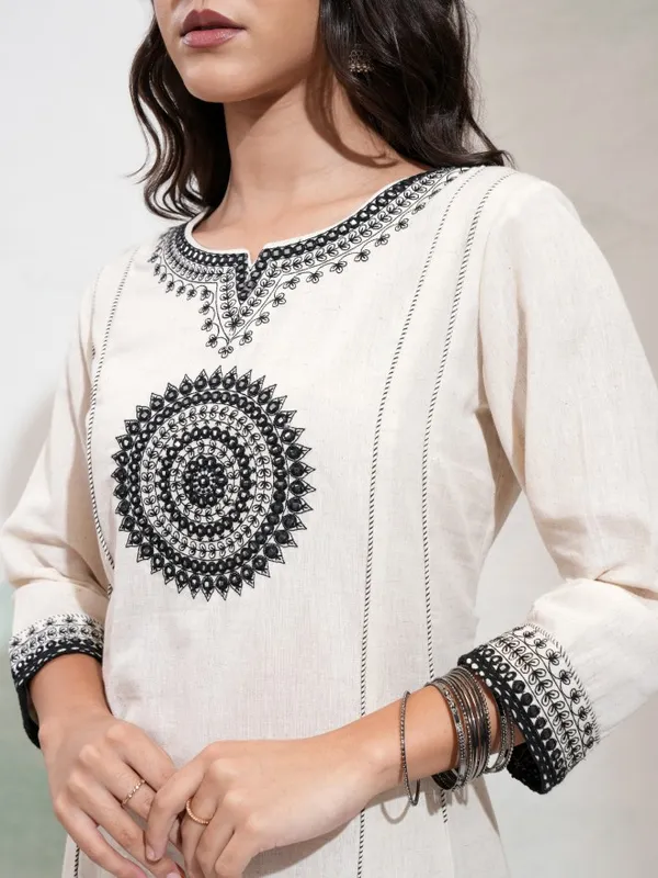 Vishudh Women Natural Embroidered Ethnic Kurta Set With Pants 