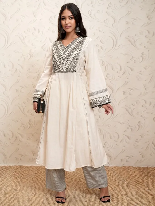 Vishudh Women Cream Embroidered Kurta With Palazzo