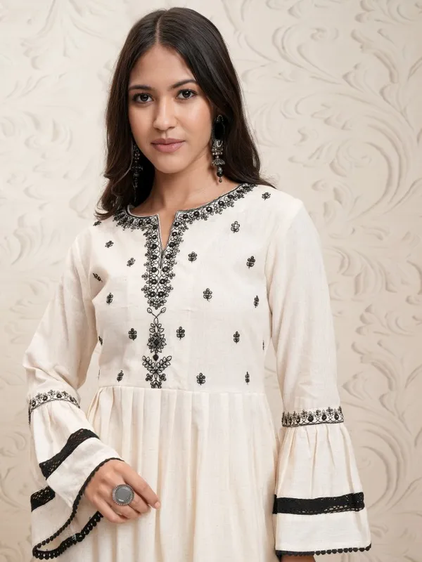 Vishudh Women Natural Cream Embroidered Ethnic Kurta With Pants