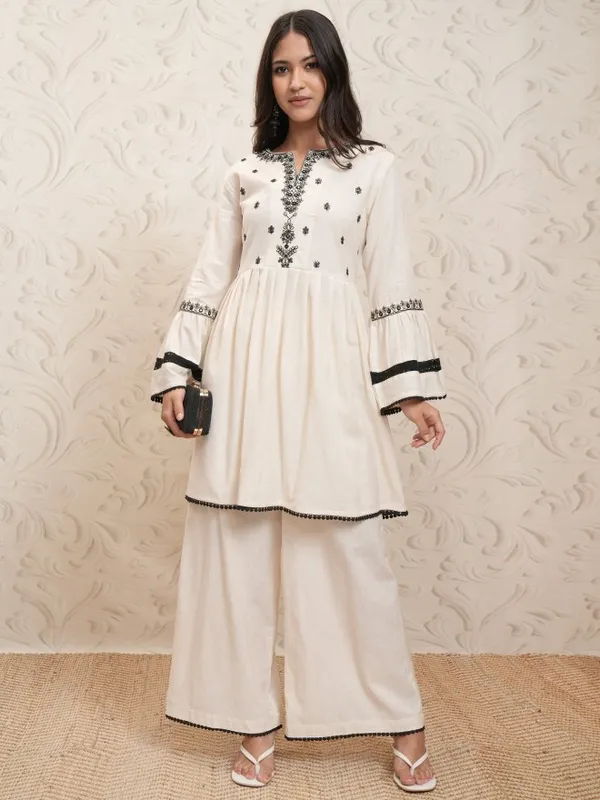 Vishudh Women Natural Cream Embroidered Ethnic Kurta With Pants
