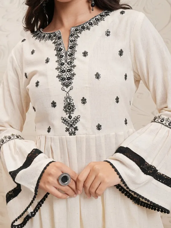 Vishudh Women Natural Cream Embroidered Ethnic Kurta With Pants