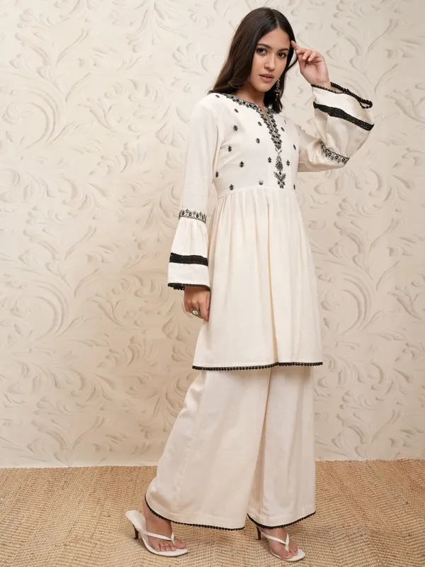 Vishudh Women Natural Cream Embroidered Ethnic Kurta With Pants