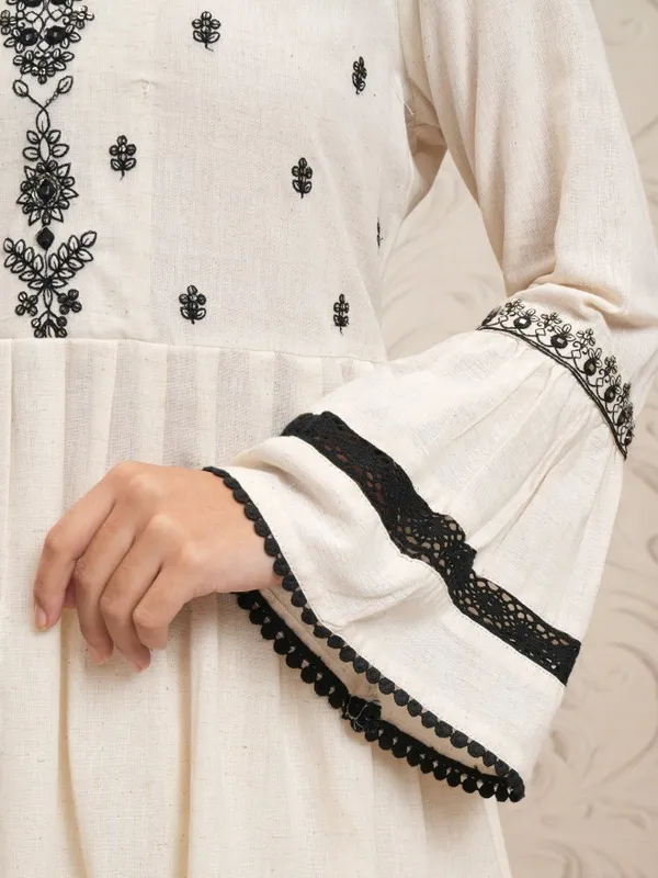 Vishudh Women Natural Cream Embroidered Ethnic Kurta With Pants