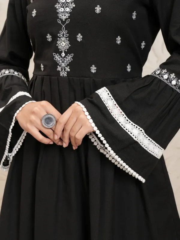 Vishudh Women Black Black Embroidered Ethnic Kurta With Pants