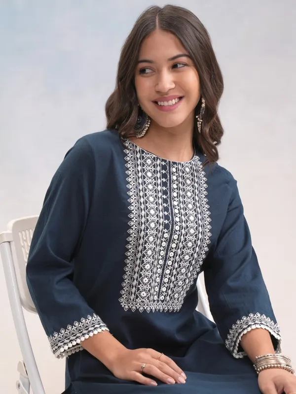 Vishudh Women Blue Embroidered Kurta With Trousers