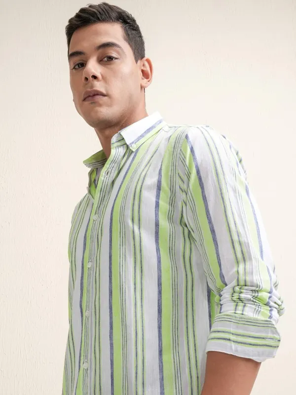 Locomotive Premium Men Blue Striped Regular Fit Casual Shirt