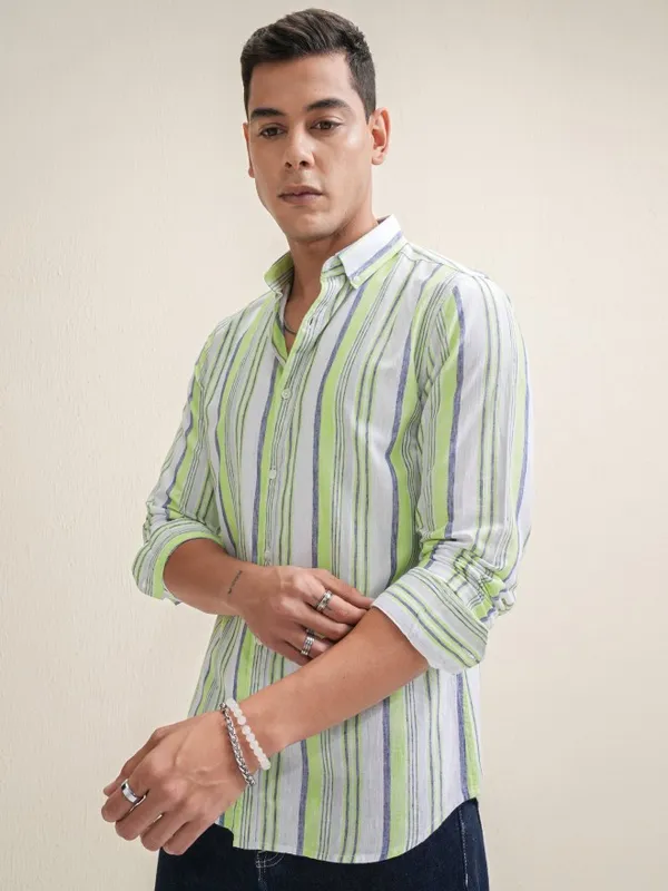 Locomotive Premium Men Blue Striped Regular Fit Casual Shirt