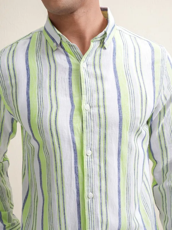 Locomotive Premium Men Blue Striped Regular Fit Casual Shirt