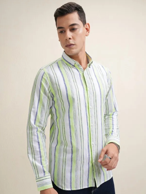 Locomotive Premium Men Blue Striped Regular Fit Casual Shirt