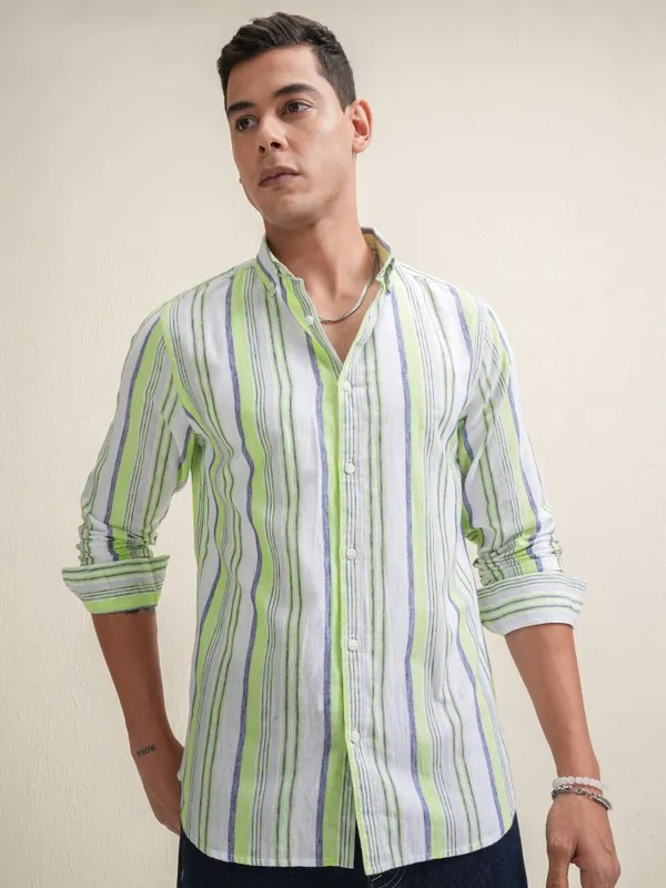 Locomotive Premium Men Blue Striped Regular Fit Casual Shirt