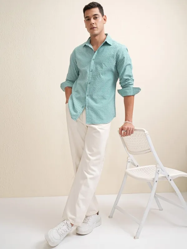 Locomotive Premium Men Green Striped Regular Fit Casual Shirt