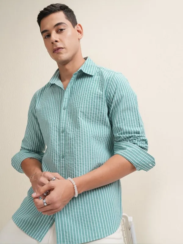 Locomotive Premium Men Green Striped Regular Fit Casual Shirt