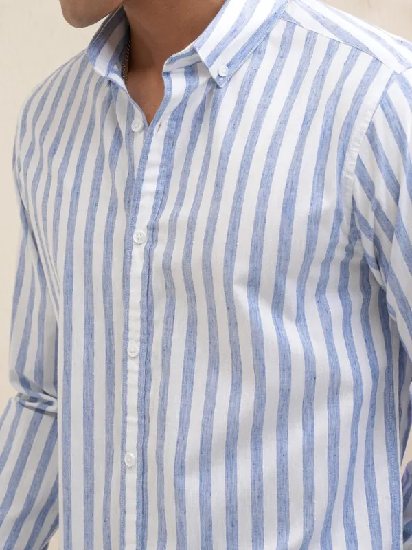 Locomotive Men White Striped Regular Fit Casual Shirt