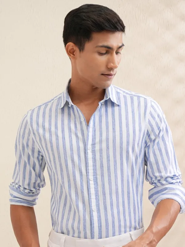 Locomotive Men White Striped Regular Fit Casual Shirt
