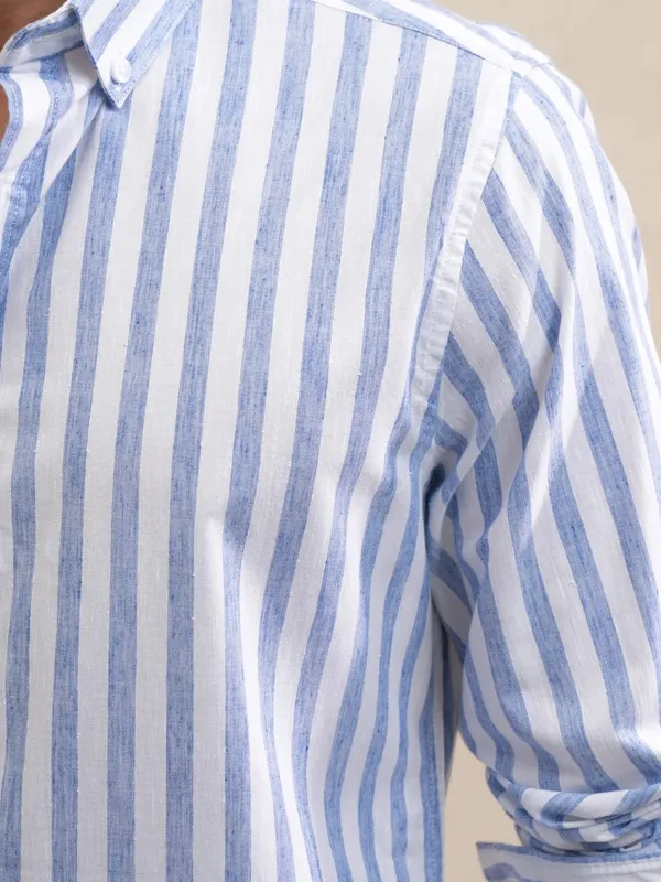 Locomotive Men White Striped Regular Fit Casual Shirt