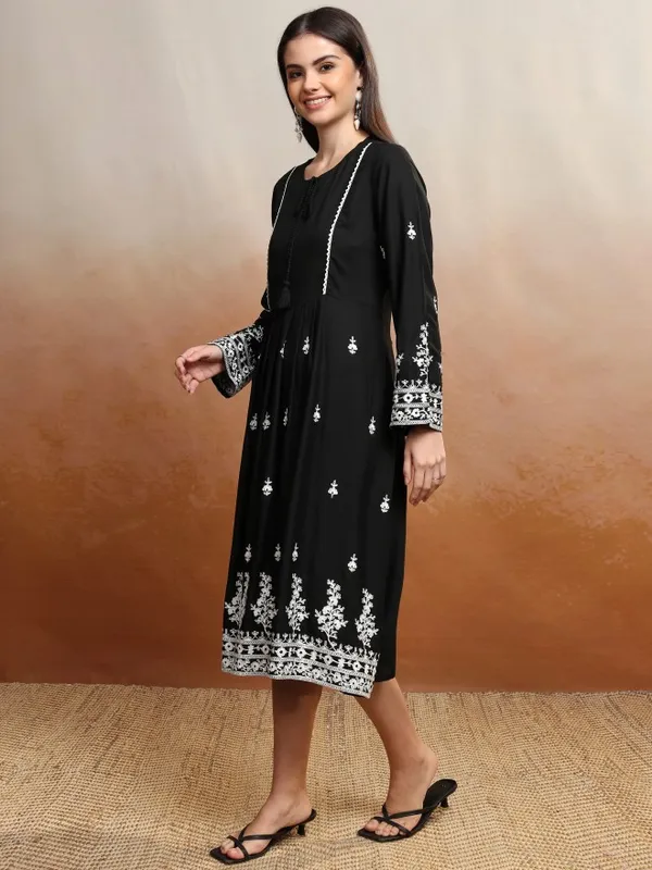 Vishudh Women Black Embroidered A-Line Dress