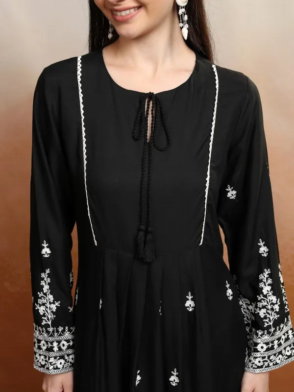 Vishudh Women Black Embroidered A-Line Dress