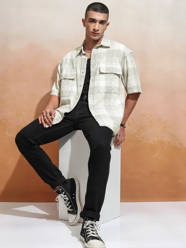 Highlander Men Grey Checked Oversized Fit Casual Shirt