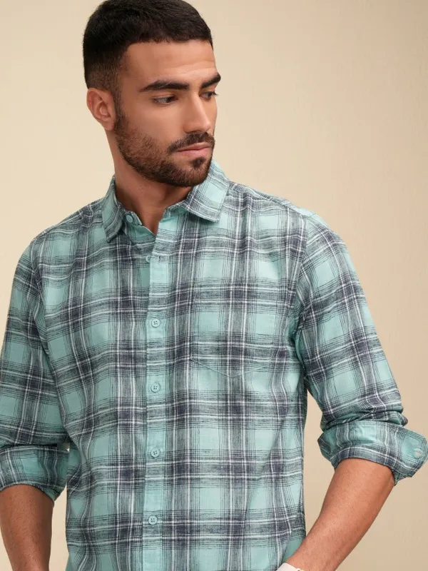 Locomotive Men Blue Checked Regular Fit Casual Shirt