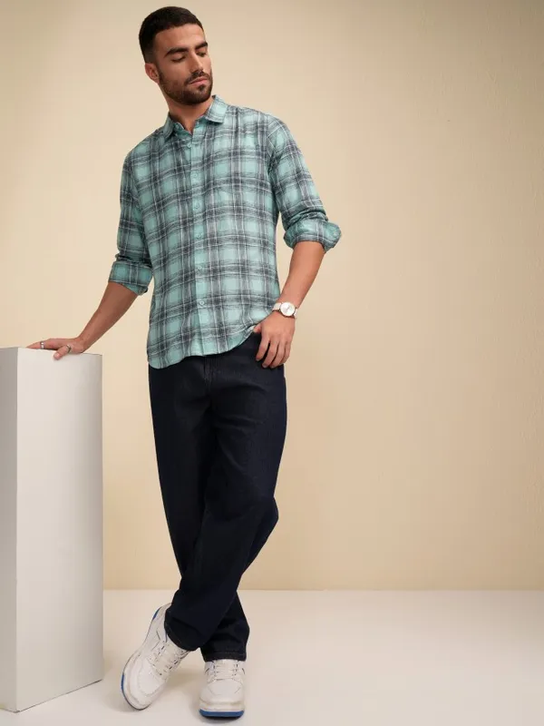 Locomotive Men Blue Checked Regular Fit Casual Shirt