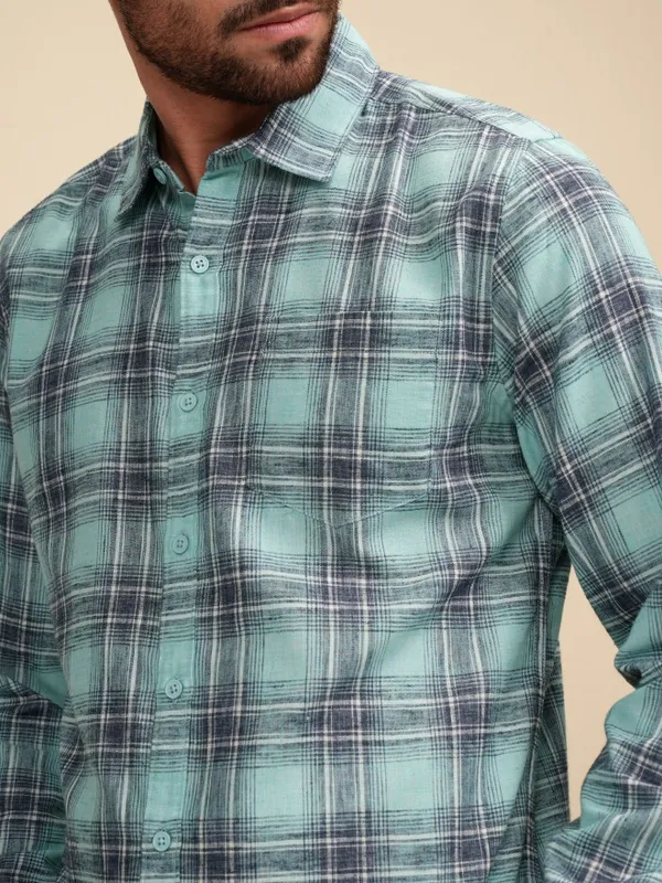 Locomotive Men Blue Checked Regular Fit Casual Shirt