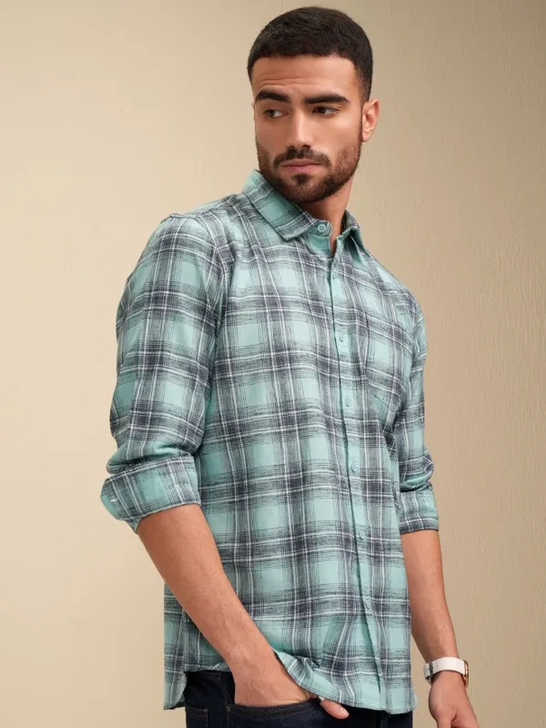 Locomotive Men Blue Checked Regular Fit Casual Shirt