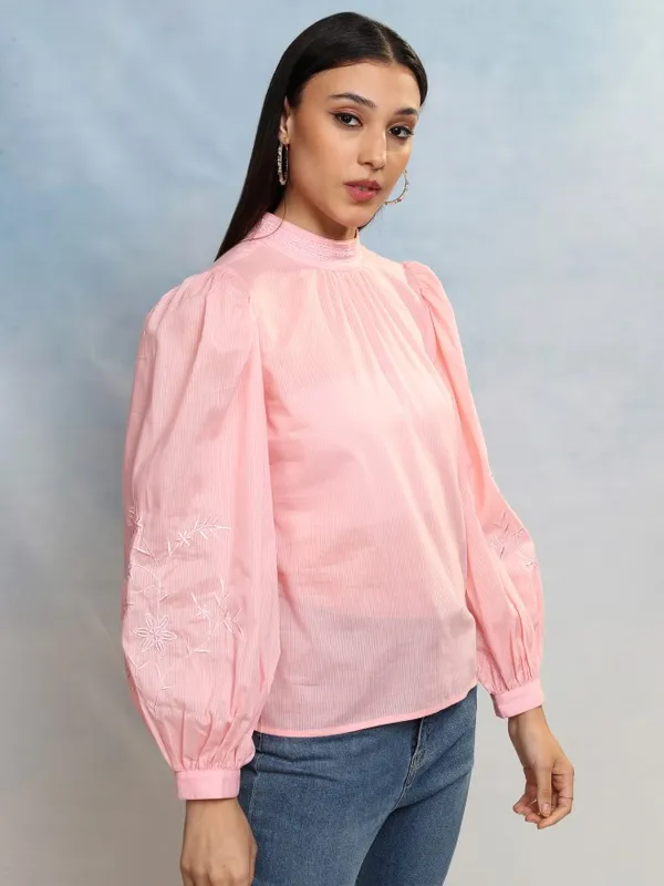 Vishudh Women Rose Embroidered Top