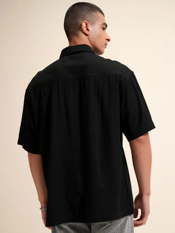 Highlander Men Black Solid Oversized Fit Casual Shirt