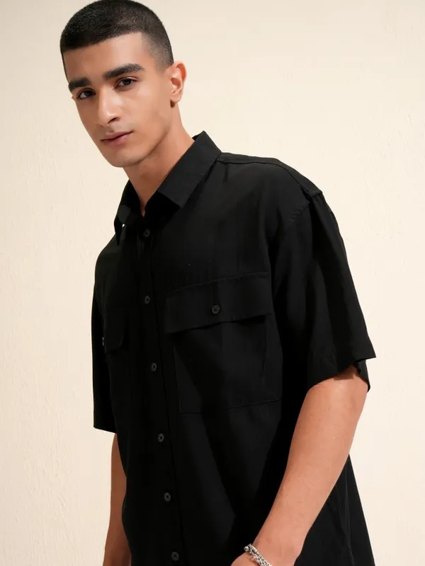 Highlander Men Black Solid Oversized Fit Casual Shirt