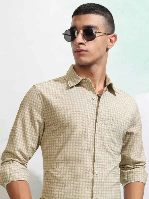 Highlander Men Beige Checked Regular Fit Casual Shirt