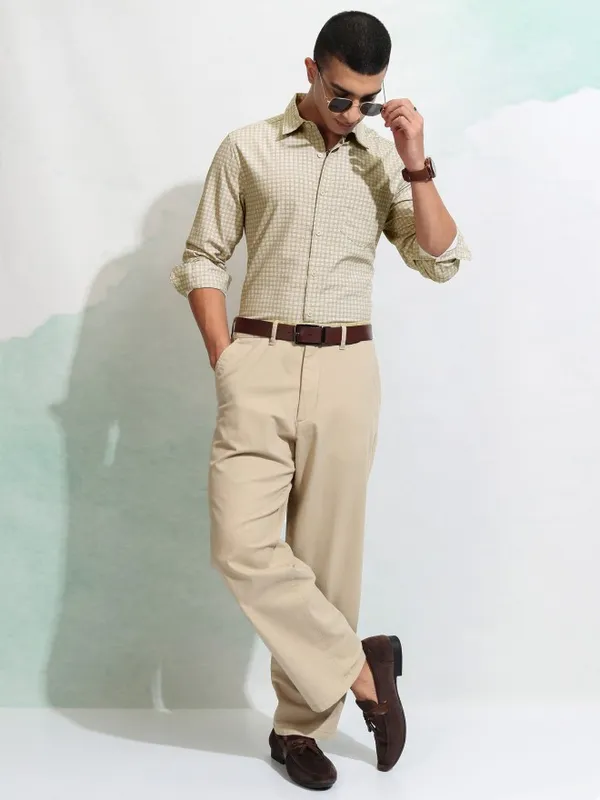 Highlander Men Beige Checked Regular Fit Casual Shirt