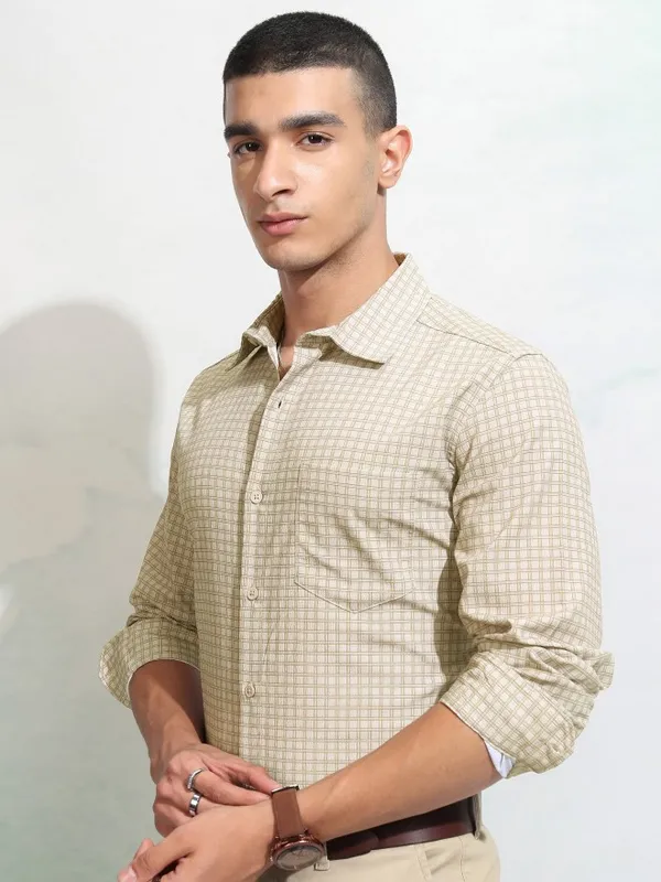 Highlander Men Beige Checked Regular Fit Casual Shirt
