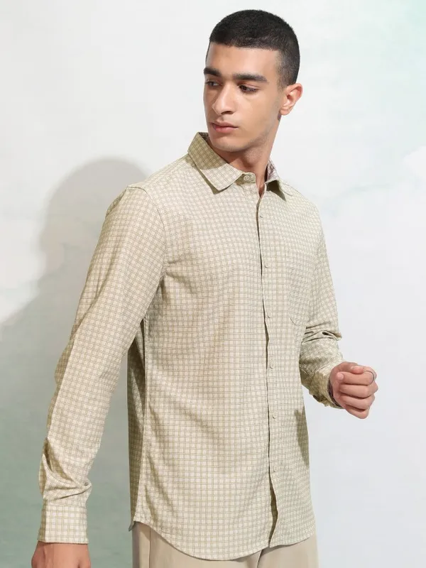 Highlander Men Beige Checked Regular Fit Casual Shirt