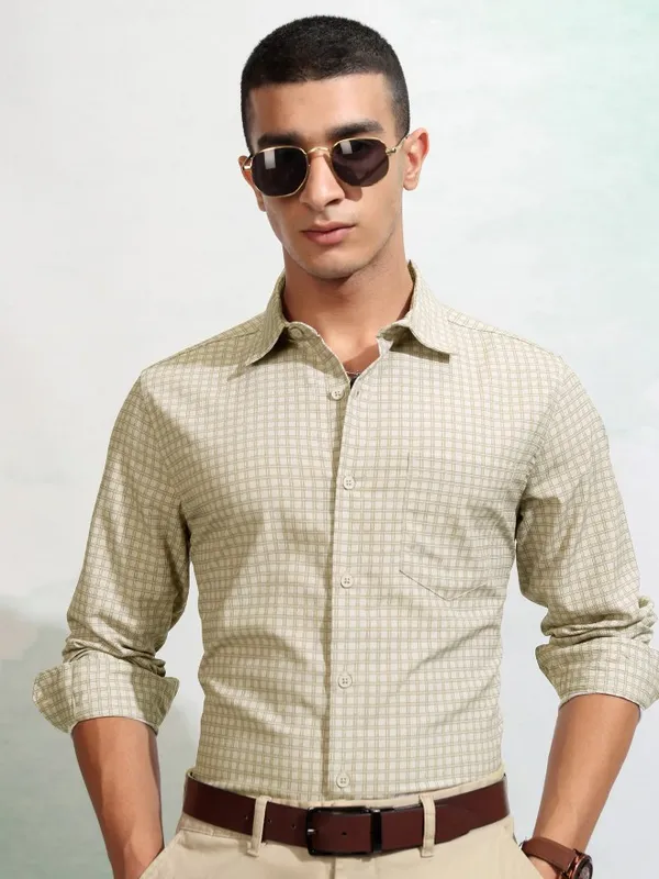 Highlander Men Beige Checked Regular Fit Casual Shirt