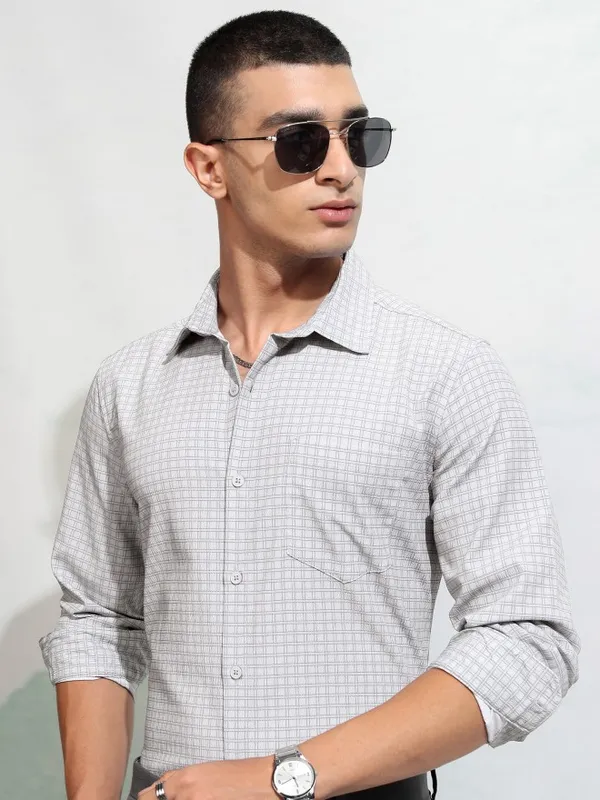 Highlander Men Grey Checked Regular Fit Casual Shirt