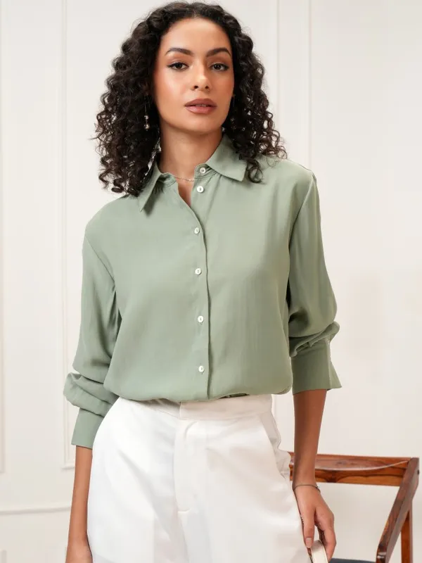 Tokyo Talkies Women Green Solid Regular Fit Casual Shirt