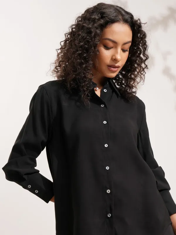 Tokyo Talkies Women Black Solid Regular Fit Casual Shirt
